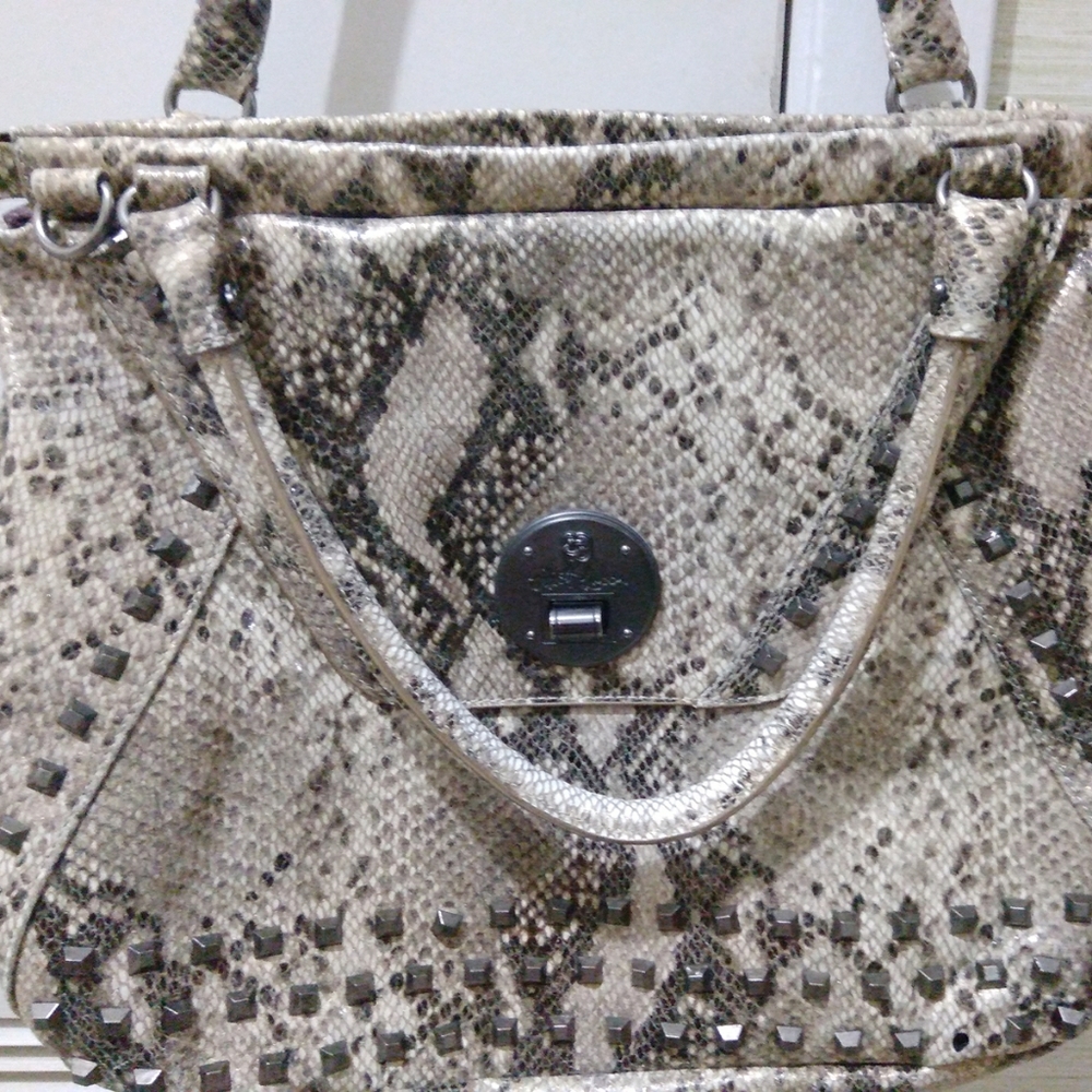 SOLD    NWOT Elliot Lucca snakeskin bag! 3 pkts and in.zip